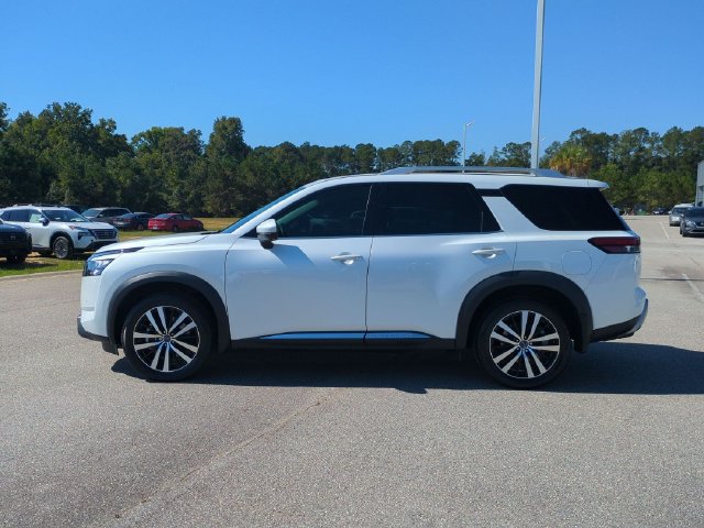 Used 2025 Nissan Pathfinder Platinum AWD/4WD image 6