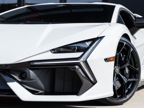 Used 2024 Lamborghini Revuelto AWD/4WD image 19