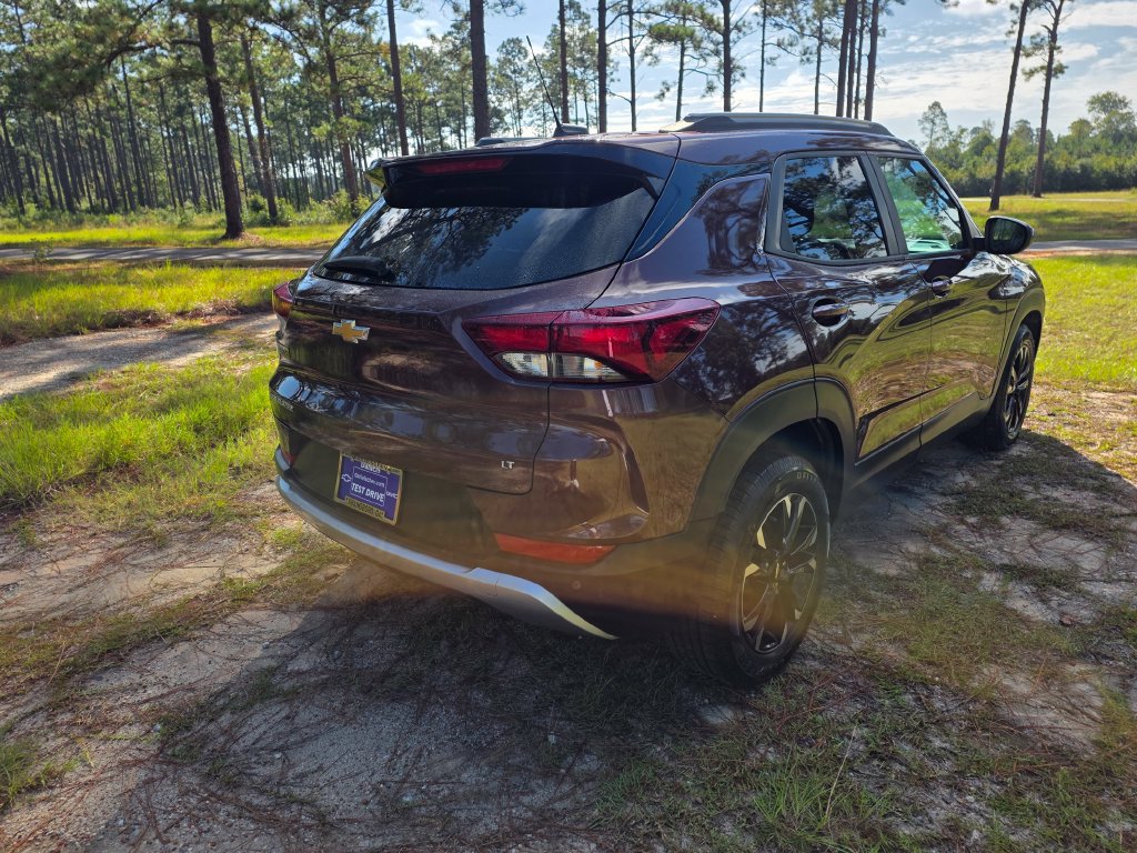 Used 2022 Chevrolet TrailBlazer LT w/ Convenience Package FWD image 5