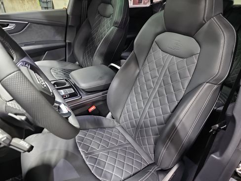 Used 2024 Audi SQ8 Prestige w/ Prestige Package image 16