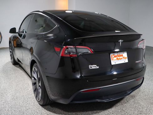 Used 2025 Tesla Model Y Performance image 9