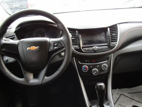 Used 2020 Chevrolet Trax LS image 13