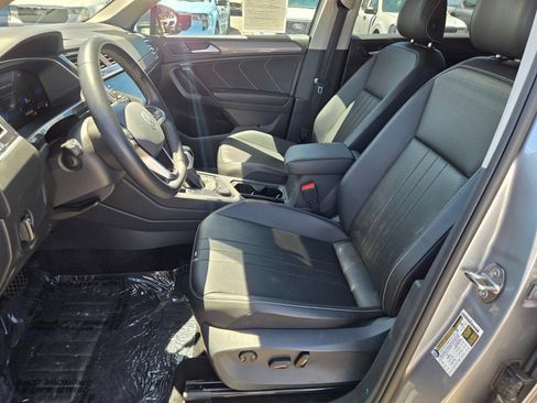 Used 2024 Volkswagen Tiguan SE AWD/4WD image 14