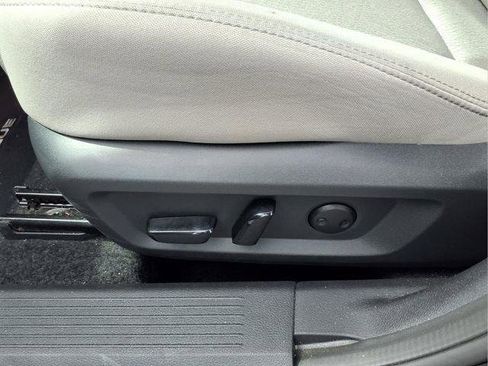 Used 2025 Nissan Rogue SV FWD image 15