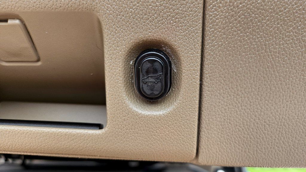 Used 2019 GMC Yukon SLT w/ Premium Edition RWD image 17