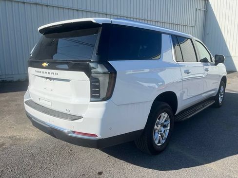 Used 2026 Chevrolet Suburban LT w/ Comfort Package AWD/4WD image 6