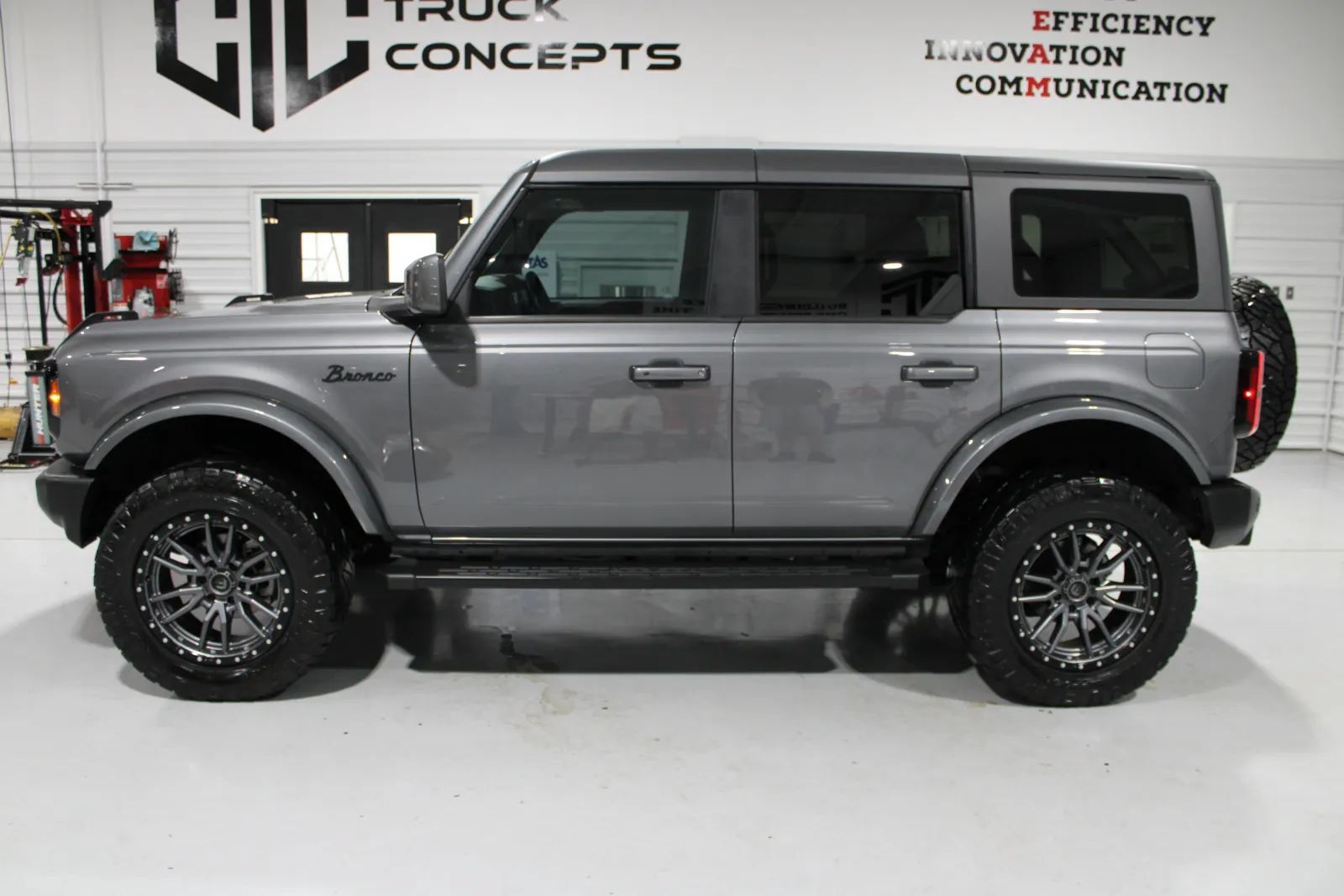 Used 2024 Ford Bronco Outer Banks AWD/4WD image 20