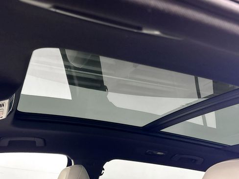 Used 2024 Volkswagen Tiguan SEL R-Line image 19