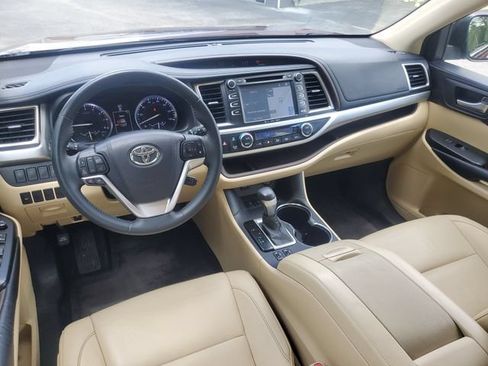 Used 2016 Toyota Highlander XLE AWD/4WD image 12