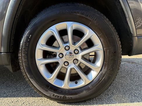 Used 2016 Jeep Grand Cherokee Laredo w/ Quick Order Package 23E image 28