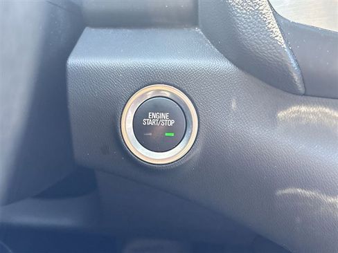 Used 2023 GMC Terrain SLE w/ Driver Convenience Package image 16