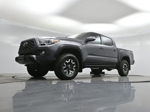 Used 2020 Toyota Tacoma TRD Off-Road w/ Technology Package image 42