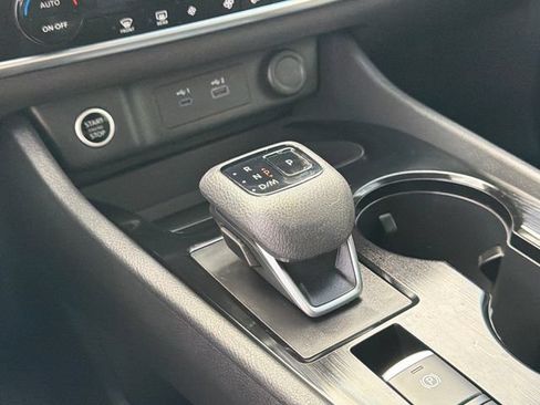 Used 2023 Nissan Rogue SV FWD image 31