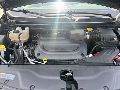 Used 2023 Chrysler Pacifica Touring-L FWD image 29