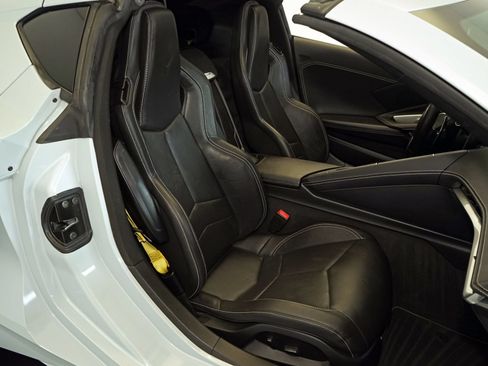Used 2021 Chevrolet Corvette Stingray Coupe w/ Z51 Performance Package RWD image 10