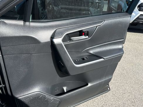 Used 2021 Toyota RAV4 XLE w/ Convenience Package image 19