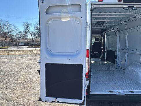 Used 2025 RAM ProMaster 2500 w/ Convenience Group image 21