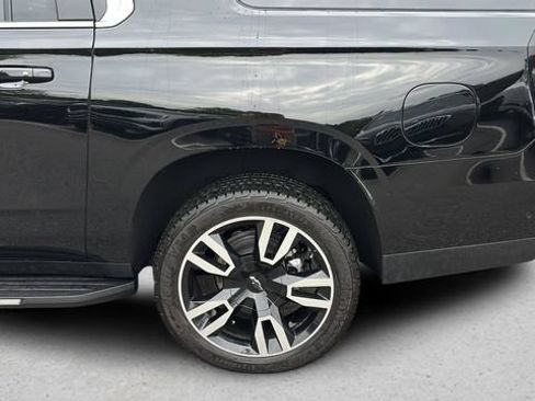 Used 2026 Chevrolet Suburban LS RWD image 24