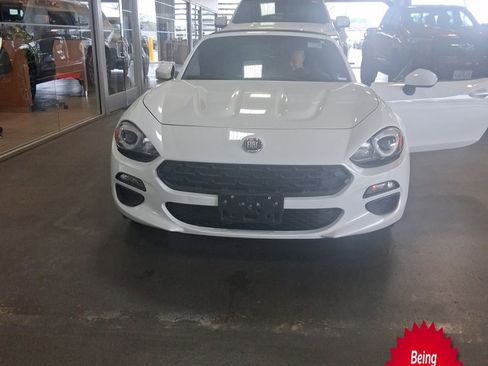 Used 2018 FIAT 124 Spider Classica w/ Technology & Siriusxm Group image 1