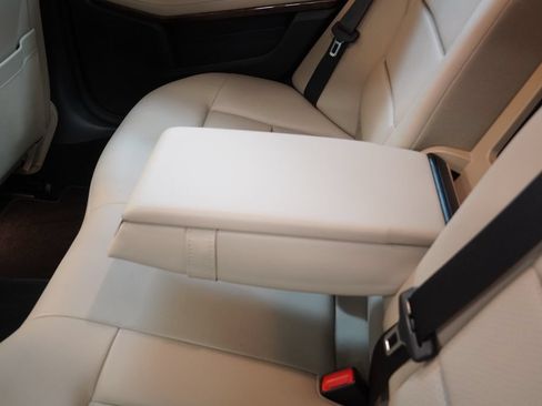 Used 2010 Mercedes-Benz E 350 Sedan image 29