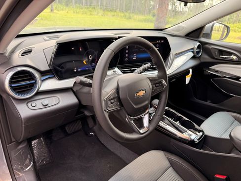 New 2026 Chevrolet Trax LT w/ Driver Confidence Package FWD image 14
