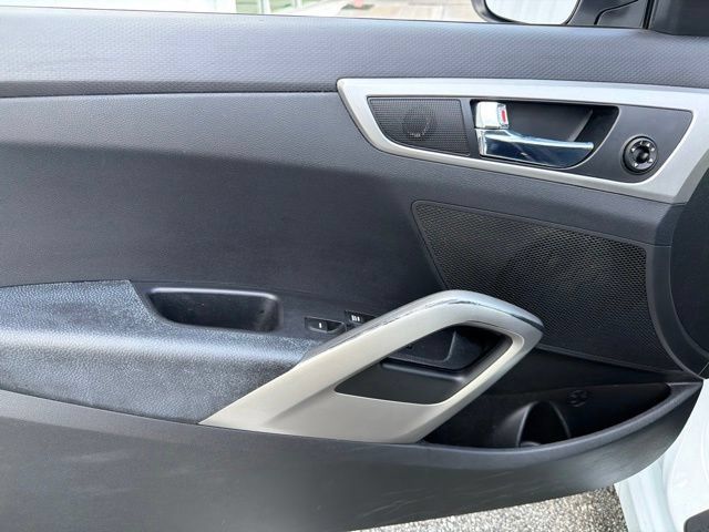 Used 2017 Hyundai Veloster FWD image 12
