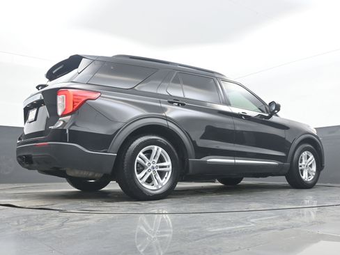Used 2020 Ford Explorer XLT w/ Class III Trailer Tow Package image 31