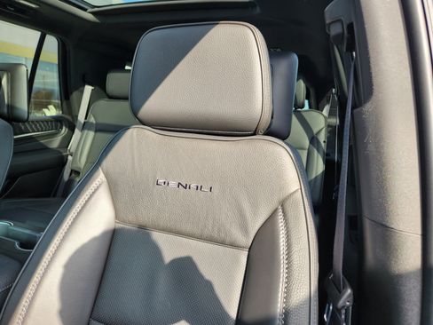 Used 2023 GMC Yukon Denali image 10