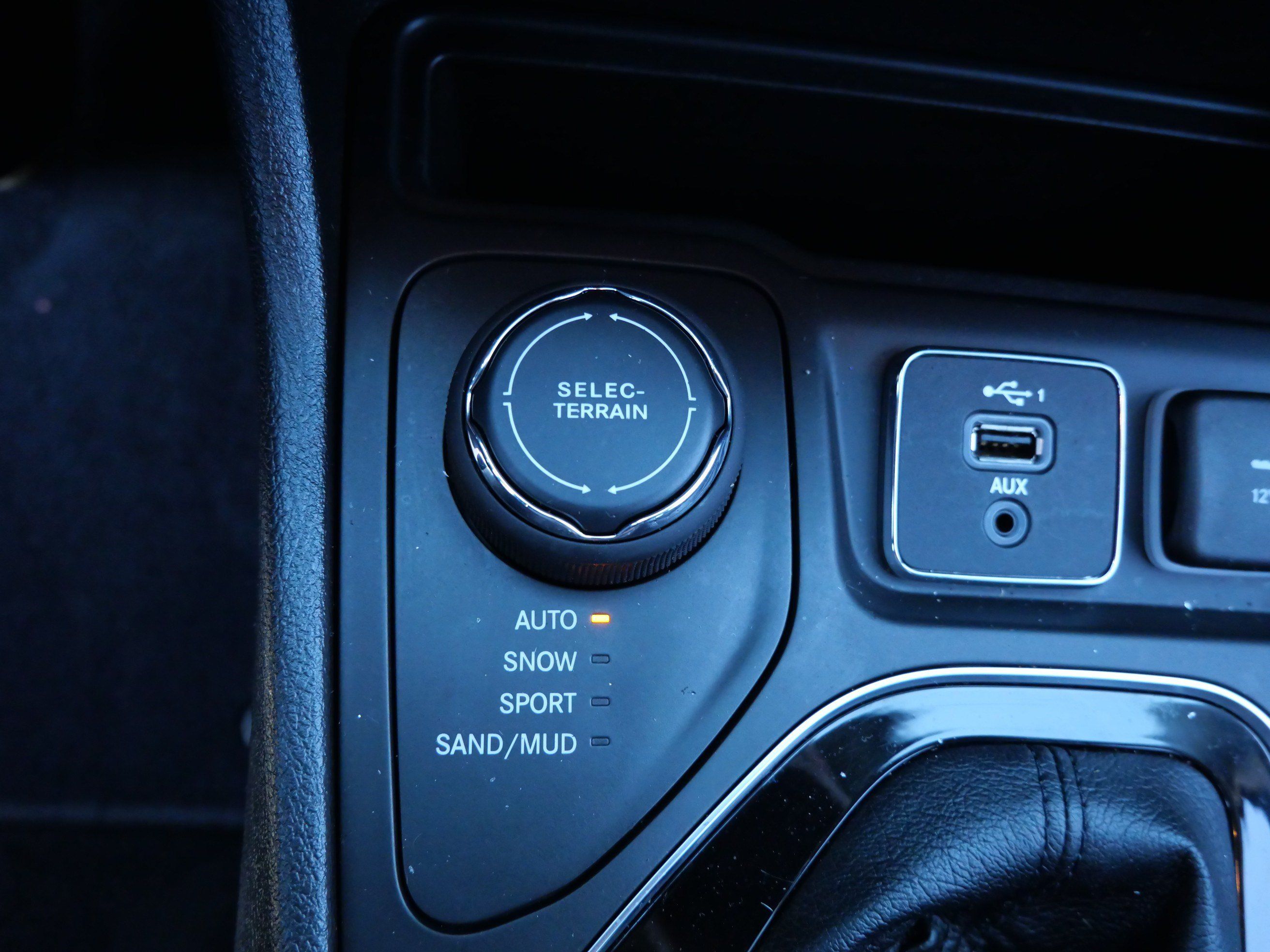 Used 2020 Jeep Cherokee Limited AWD/4WD image 32
