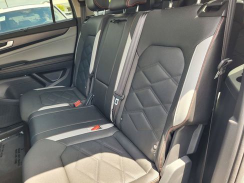 Certified 2025 Volkswagen Atlas Peak Edition SE AWD/4WD image 15
