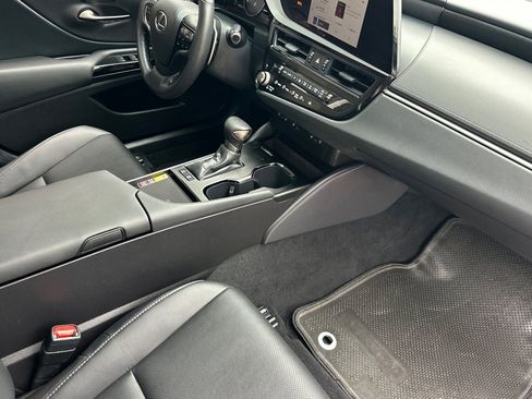 Used 2025 Lexus ES 300h w/ Premium Package FWD image 12