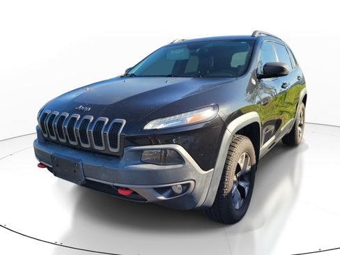 Used 2015 Jeep Cherokee Trailhawk w/ Comfort/Convenience Group AWD/4WD image 3