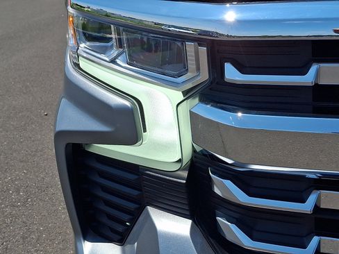 Used 2023 Chevrolet Silverado 1500 LTZ AWD/4WD image 9