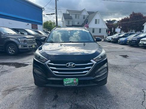 Used 2017 Hyundai Tucson SE AWD/4WD image 3