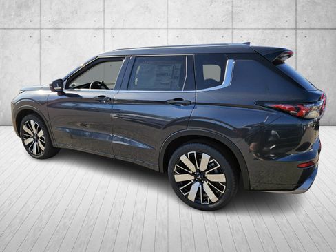 New 2026 Mitsubishi Outlander SEL image 5