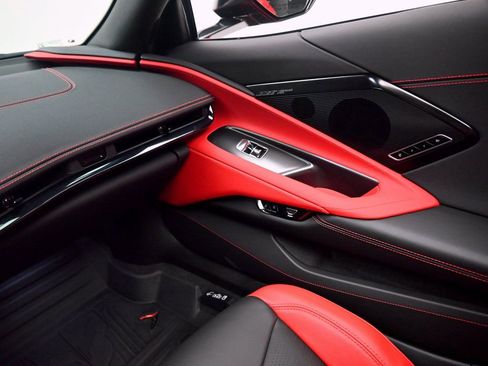 Used 2025 Chevrolet Corvette Z06 RWD image 18