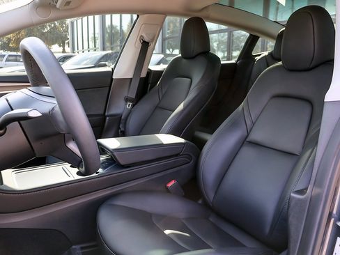 Used 2023 Tesla Model 3 Standard Range image 30