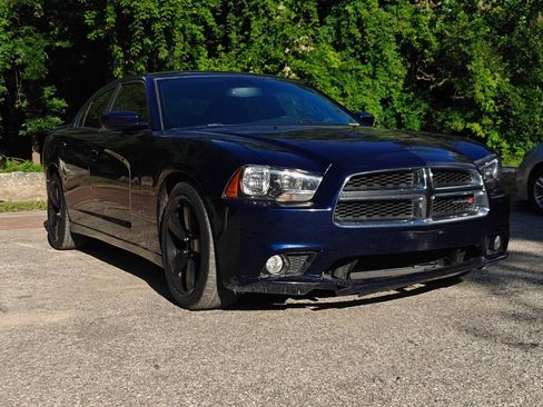 Used 2013 Dodge Charger SXT w/ Rallye Appearance Group RWD image 2