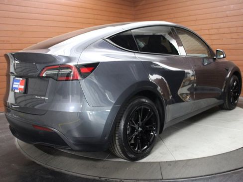 Used 2023 Tesla Model Y Long Range image 9