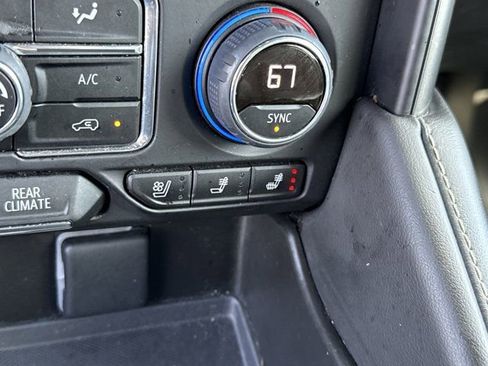 Used 2023 Chevrolet Suburban Premier image 32