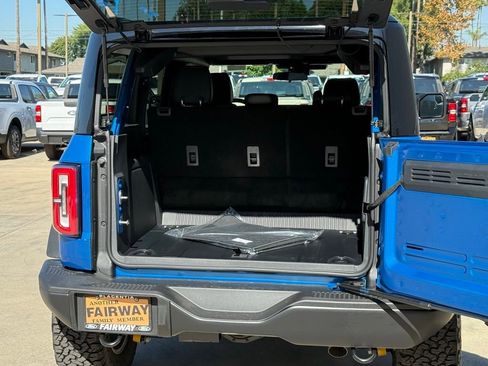 New 2025 Ford Bronco Badlands w/ Black Appearance Package image 16