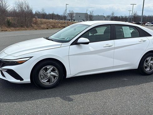 Used 2026 Hyundai Elantra SE FWD image 13