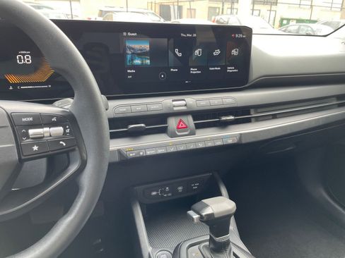 Used 2025 Kia K4 LXS image 17