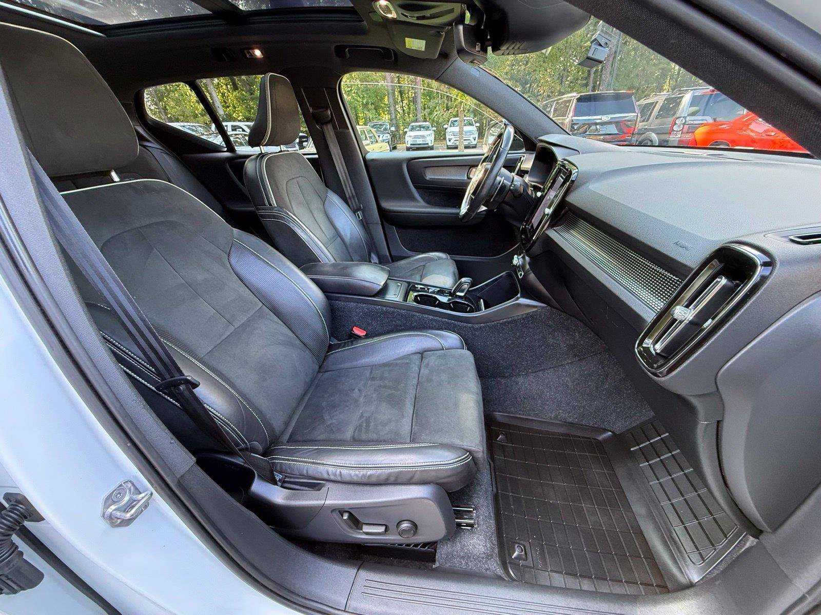 Used 2019 Volvo XC40 T5 R-Design AWD/4WD image 22