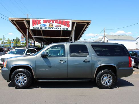 Used 2011 GMC Yukon XL SLT w/ SLT-2 Equipment Package AWD/4WD image 3