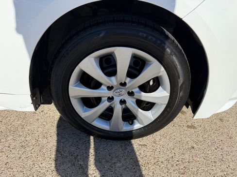 Used 2022 Toyota Corolla LE FWD image 13