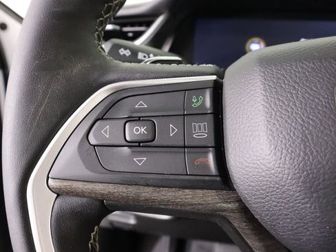 Used 2023 Jeep Grand Cherokee Limited image 17