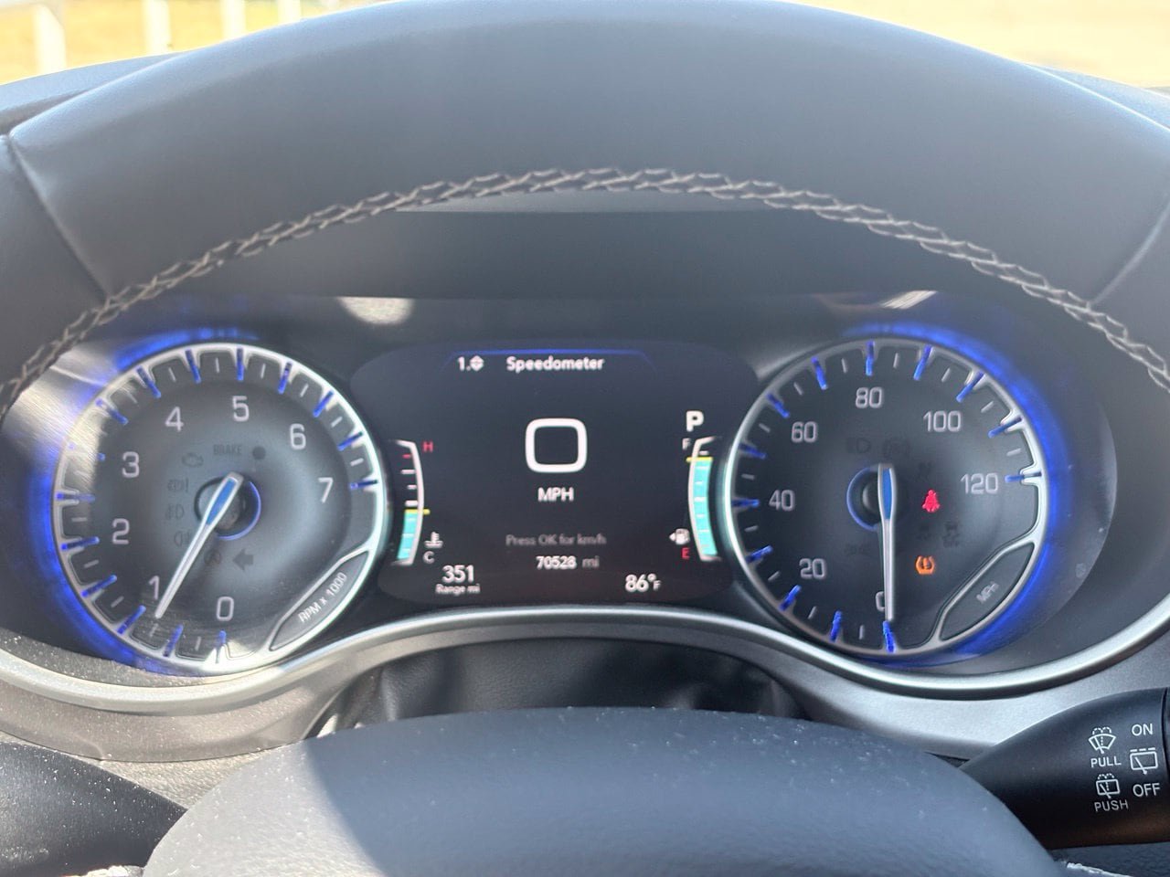 Used 2024 Chrysler Pacifica Touring-L FWD image 9