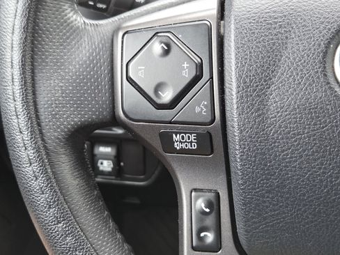 Used 2017 Toyota Tacoma TRD Sport AWD/4WD image 11