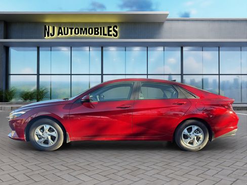 Used 2023 Hyundai Elantra SE image 4